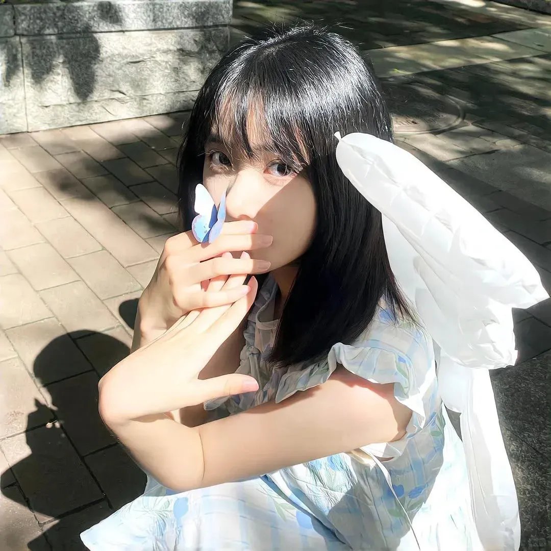 穿粉红色裤子的男孩